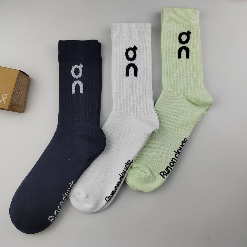 On Clouds 3-pk Crew Socks Run On Clouds Performance Size M Mens & Women